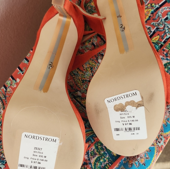 Beautiful Sam Edelman Strappy Sandles - Picture 4 of 12